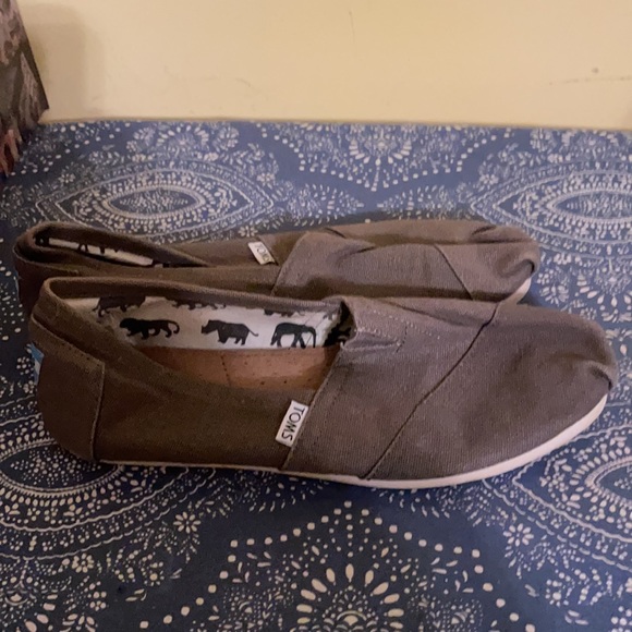 Toms - Picture 3 of 6